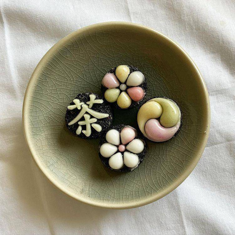 dasik (instagram.com/ dahong_cake)