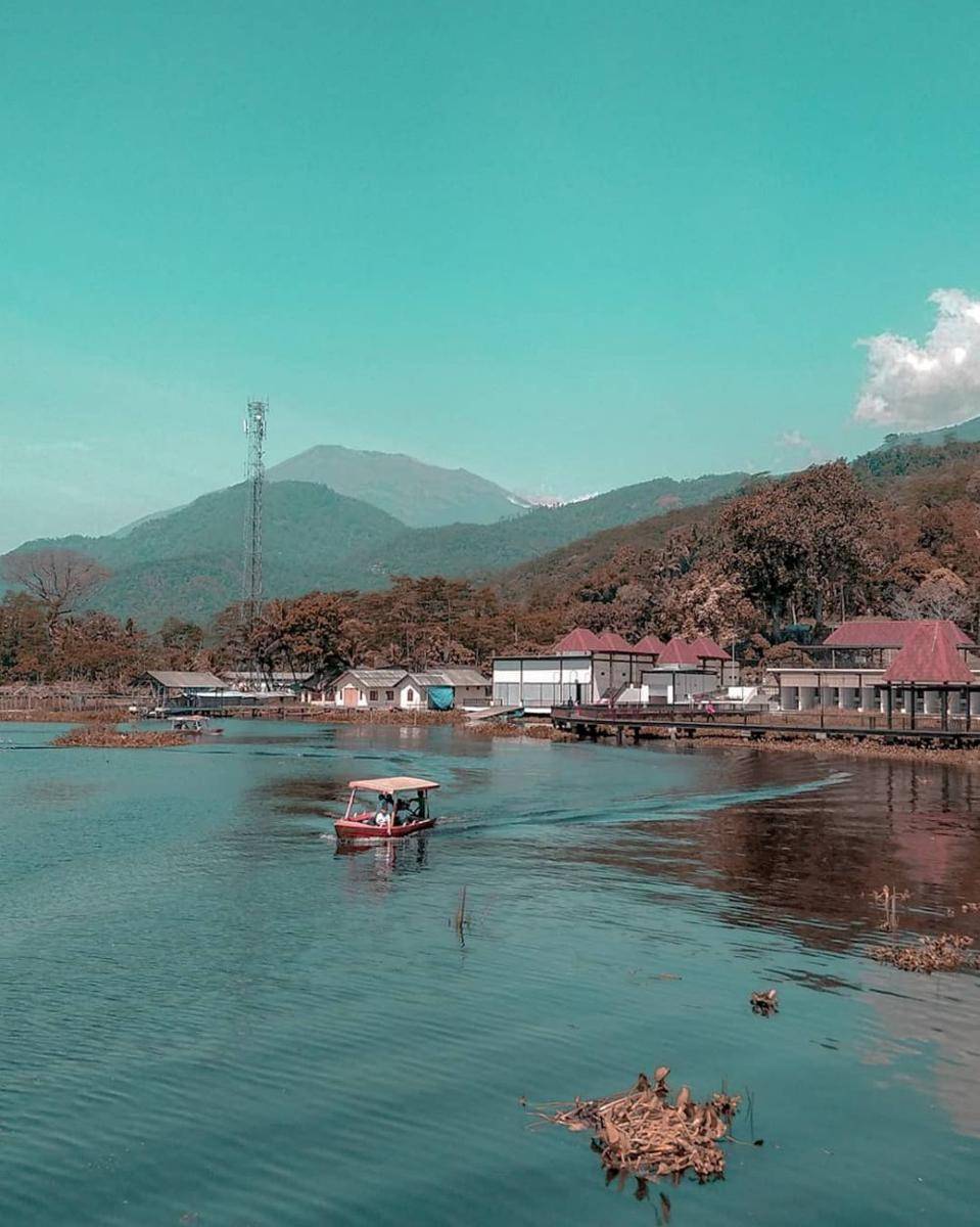 Suasana di Bukit Cinta Rawa Pening (instagram.com/nindaalyar_)