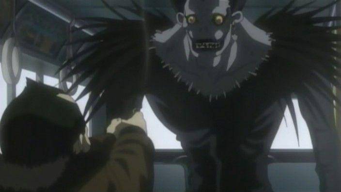Kiichiro menembak Ryuk. (dok. Madhouse/Death Note)