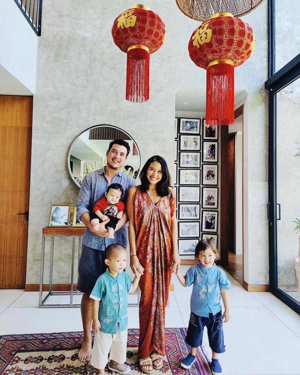 Potret beauty queen rayakan Imlek (Instagram.com/ineshputri)