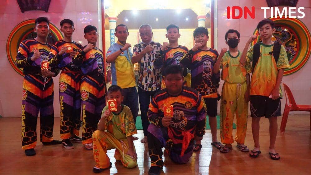 Grup Naga Barongsai Vipama, pelaku seni atraksi barongsai (IDN Times/Indah Permata Sari)