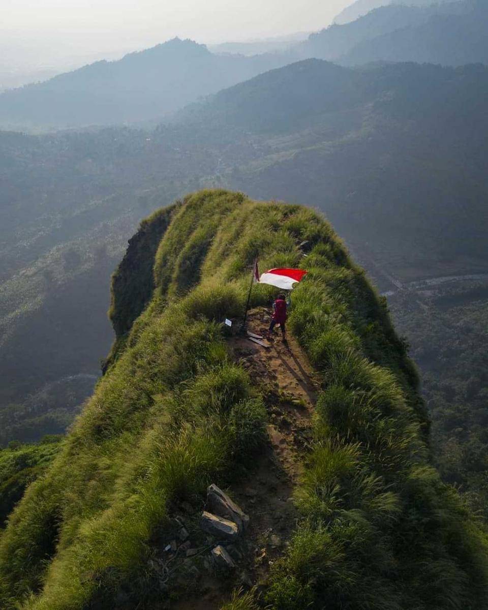 Gunung Batu Jonggol (instagram.com/indrasutantoo)