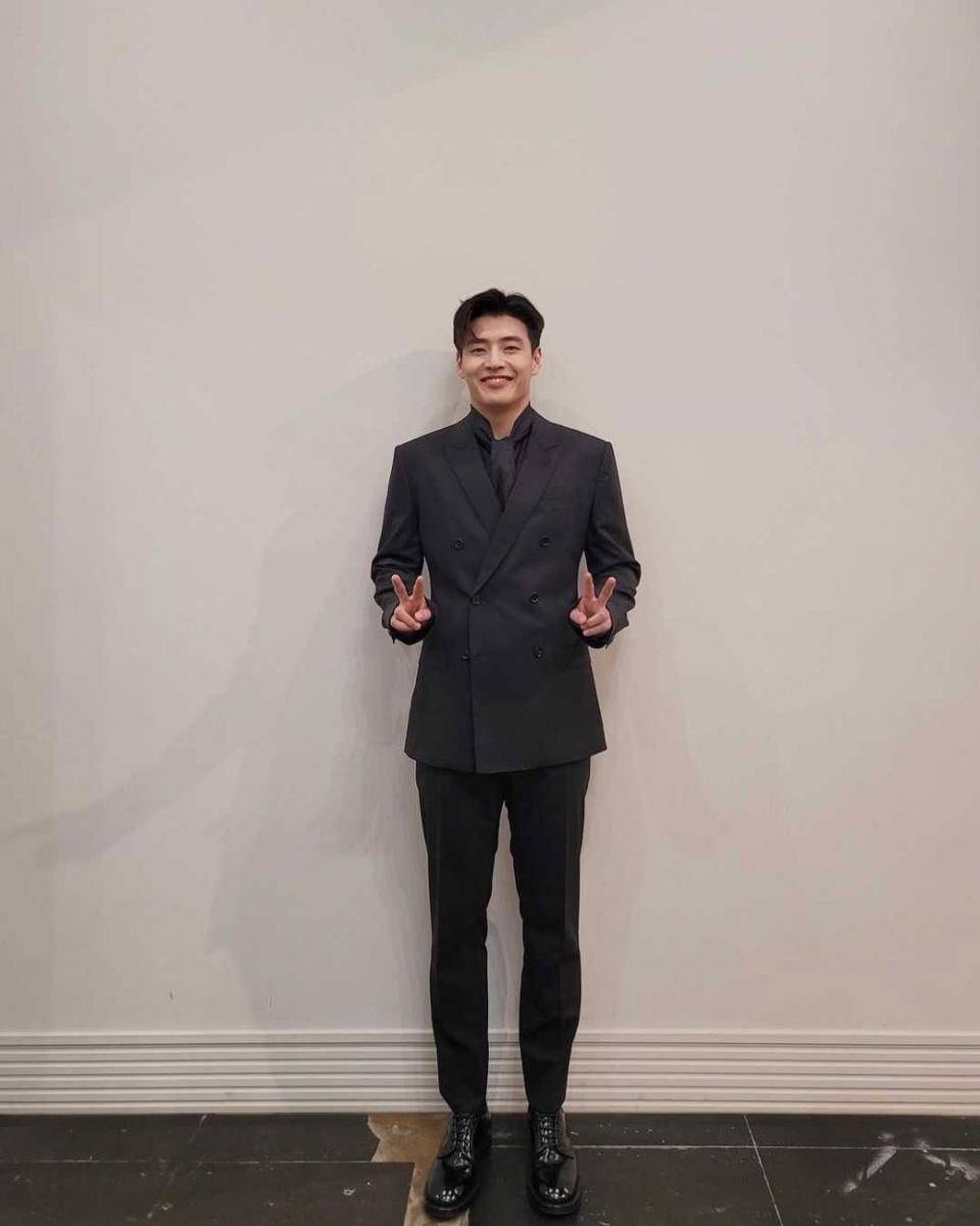 Kang Ha Neul (instagram.com/th_company_officialp)