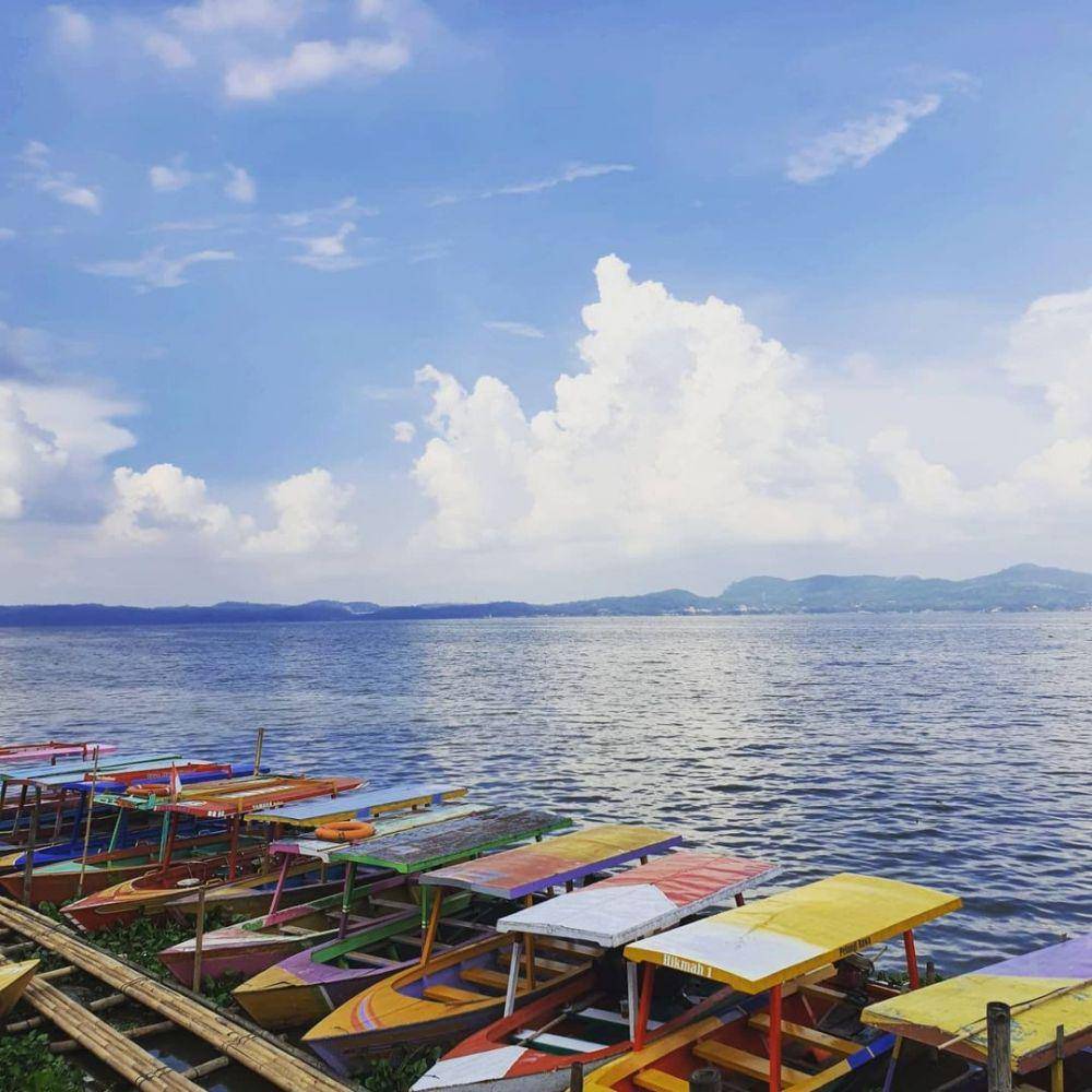 Sewa kapal di Bukit Cinta Rawa Pening. (instagram.com/reezanoeg)