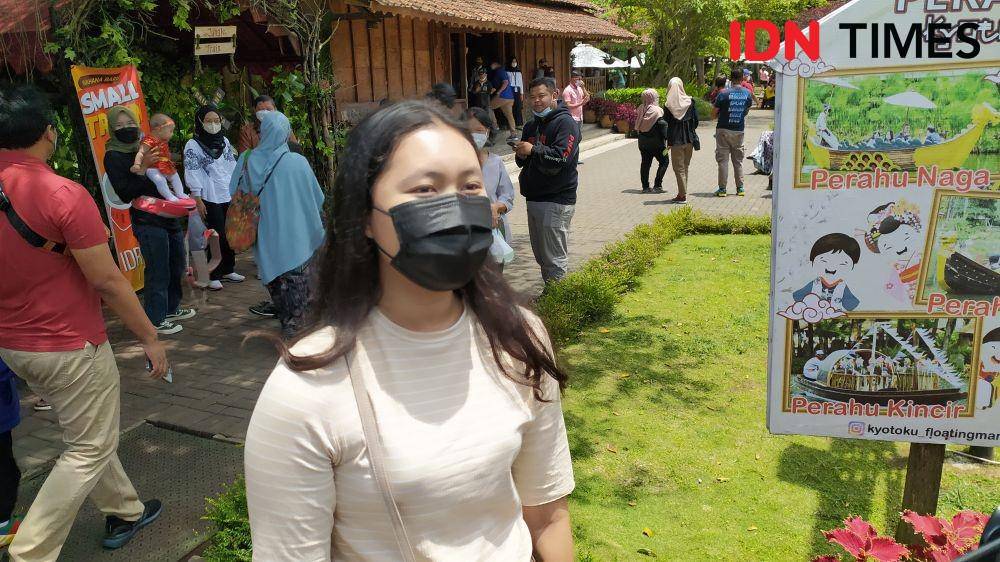 Debora (20) wisatawan lokal asal Bandung. (IDN Times/Bagus F)