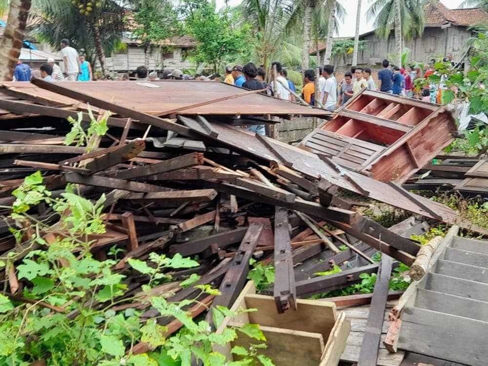 Puting Beliung Hancurkan 58 Rumah di Muratara, 1 Orang Terluka