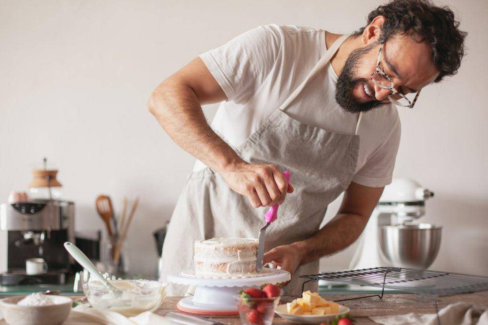 ilustrasi belajar membuat kue (pexels.com/Los Muertos Crew)
