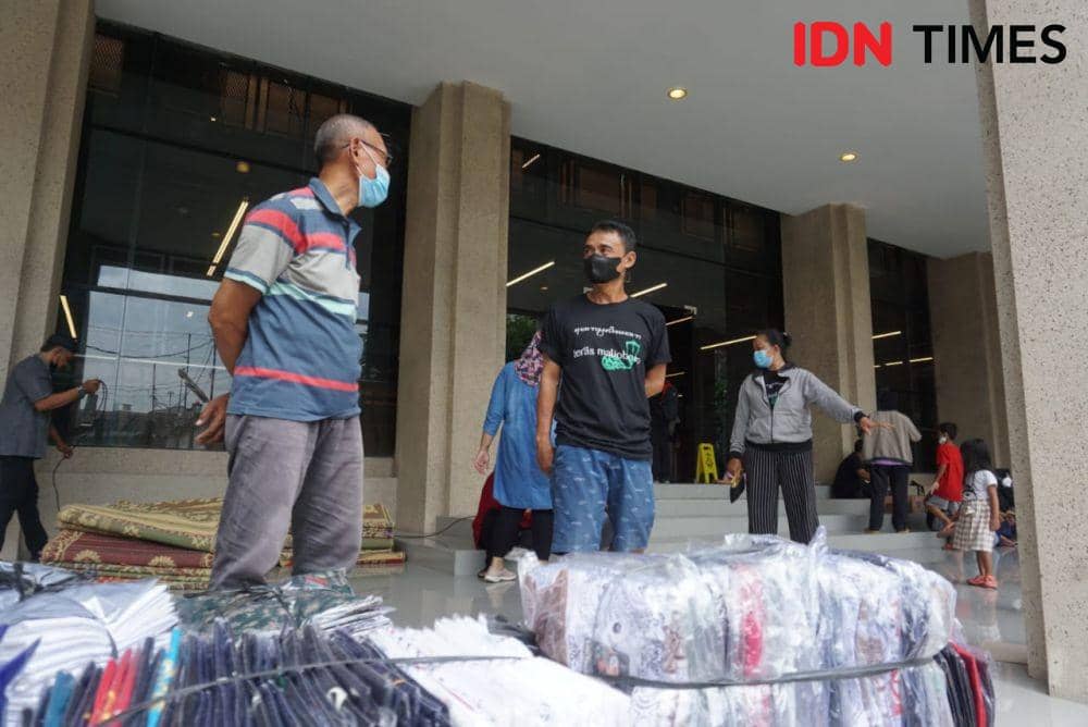 PKL Malioboro mulai boyongan ke tempat relokasi di Teras Malioboro 1 dan 2, Selasa (1/2/2022). (IDN Times/Tunggul Damarjati)