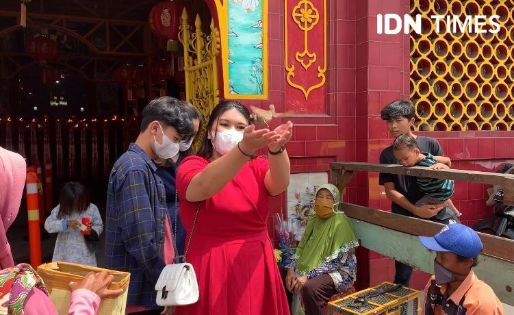 Semarak Imlek 2022 Bandar Lampung, Penjual Burung Pipit Ketiban Rezeki
