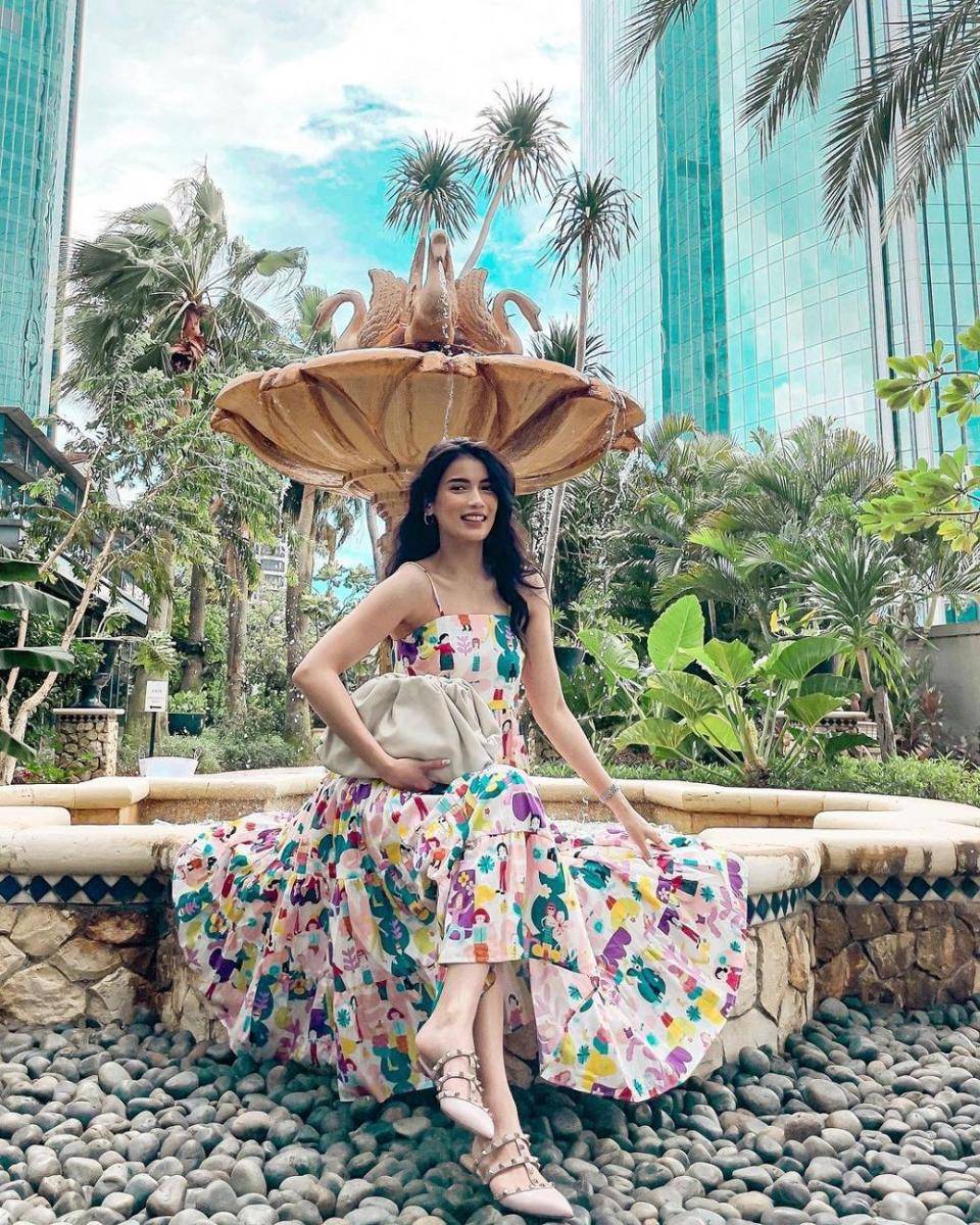outfit girly Sabrina (instagram.com/sabrinachairunnisa_)