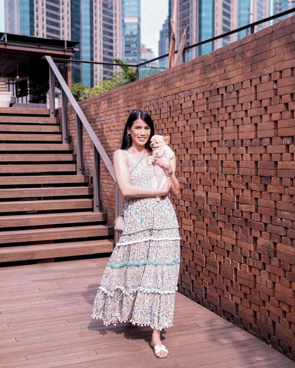 outfit girly Sabrina (instagram.com/sabrinachairunnisa_)