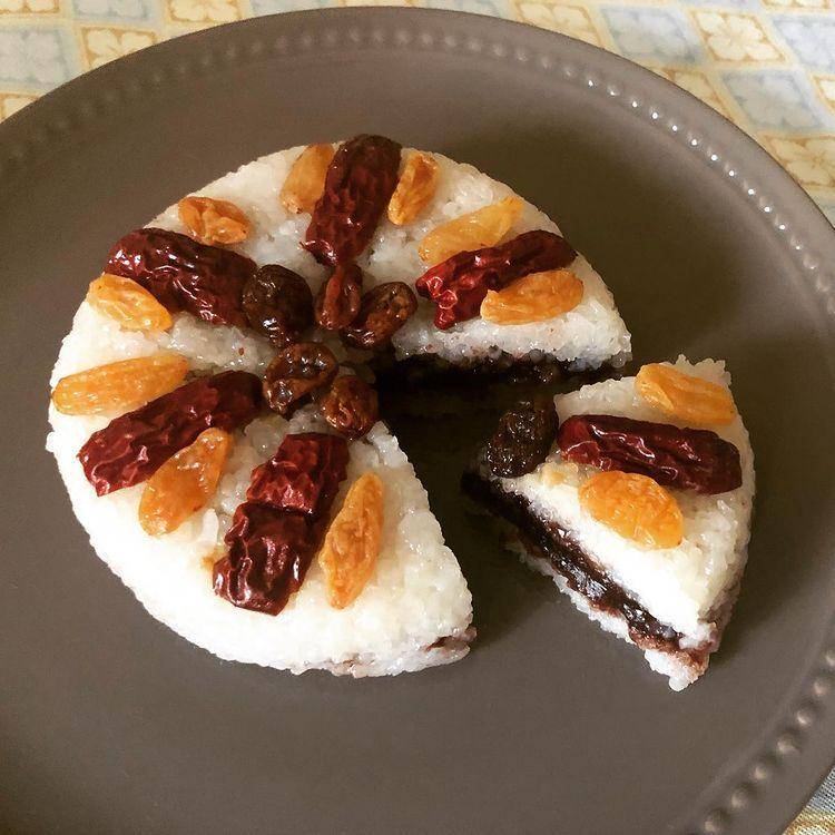 chongyang cake (instagram.com/wagashinized_flora)