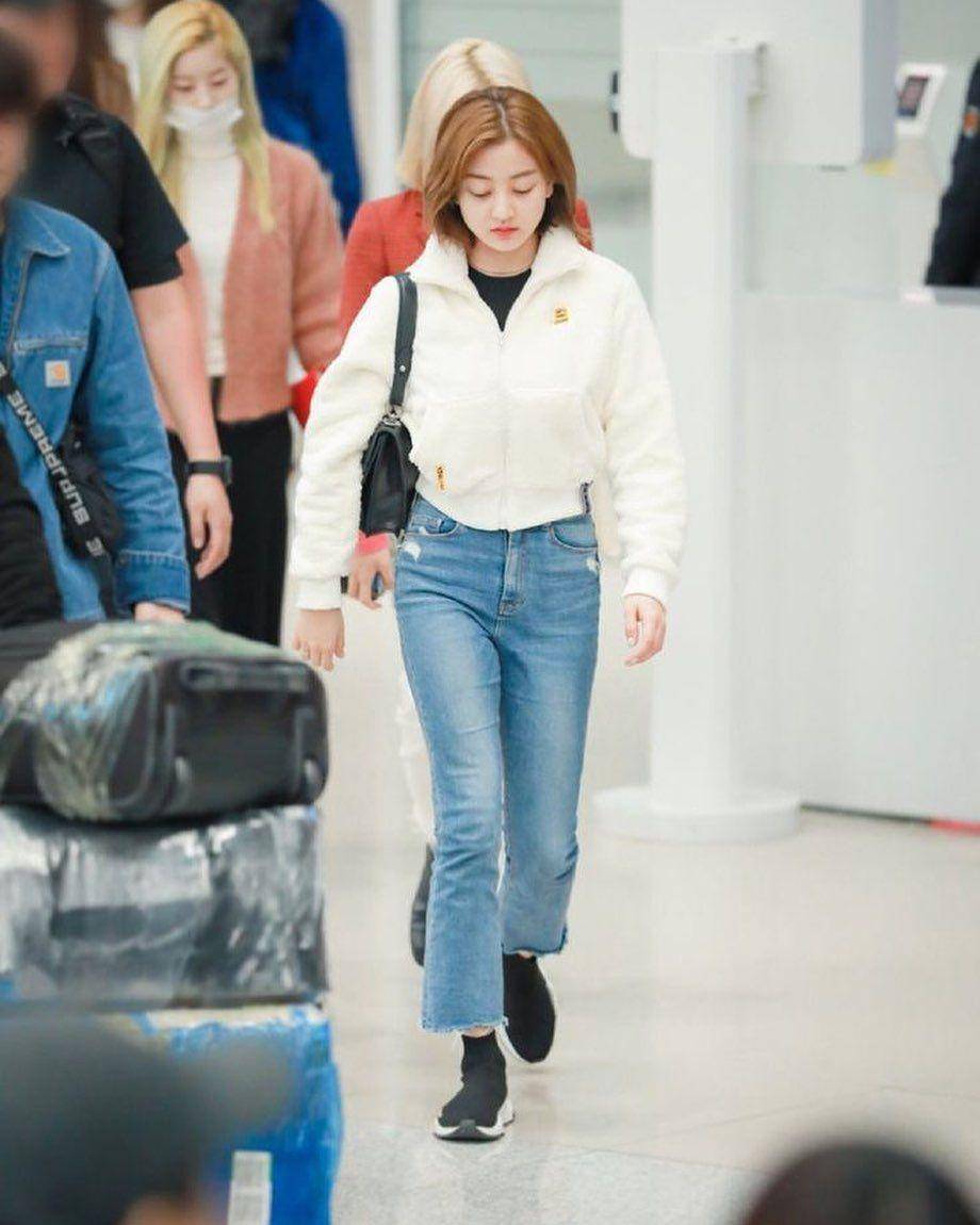outfit kasual Jihyo Twice (instagram.com/trendfashiontwice)
