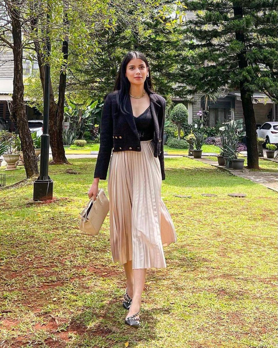outfit girly ala Sabrina (instagram.com/sabrinachairunnisa_)