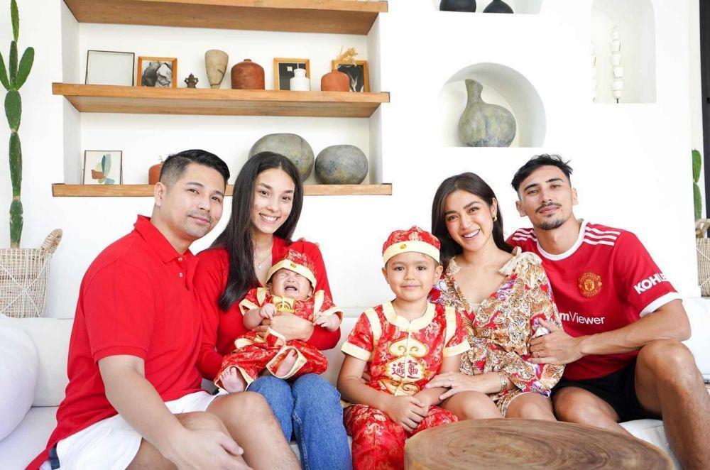 10 Momen Perayaan Imlek Keluarga Jessica Iskandar, Formasi Lengkap Nih