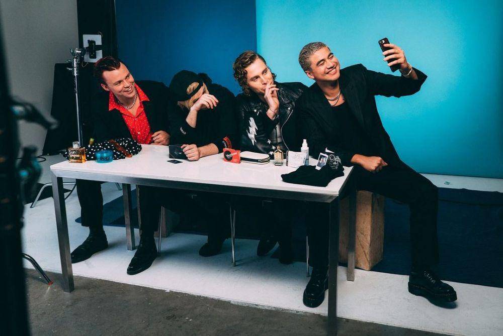 5 SOS (instagram.com/5sos)