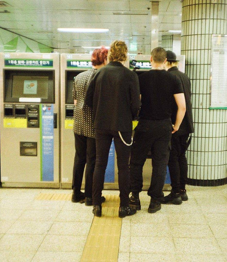 5 SOS (instagram.com/5sos)