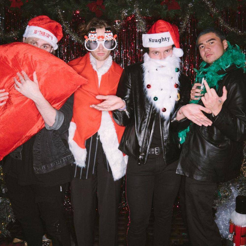 5 SOS (instagram.com/5sos)