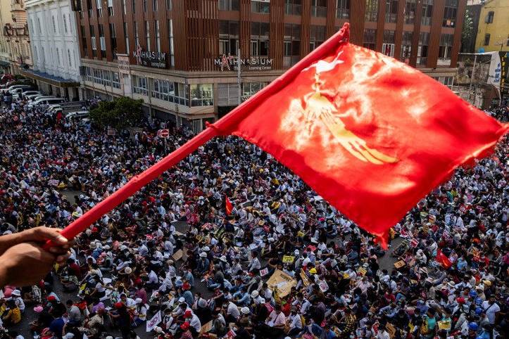 Pendemo memprotes kudeta militer di Yangon, Myanmar, Rabu (17/2/2021). ANTARA FOTO/REUTERS/Stringer