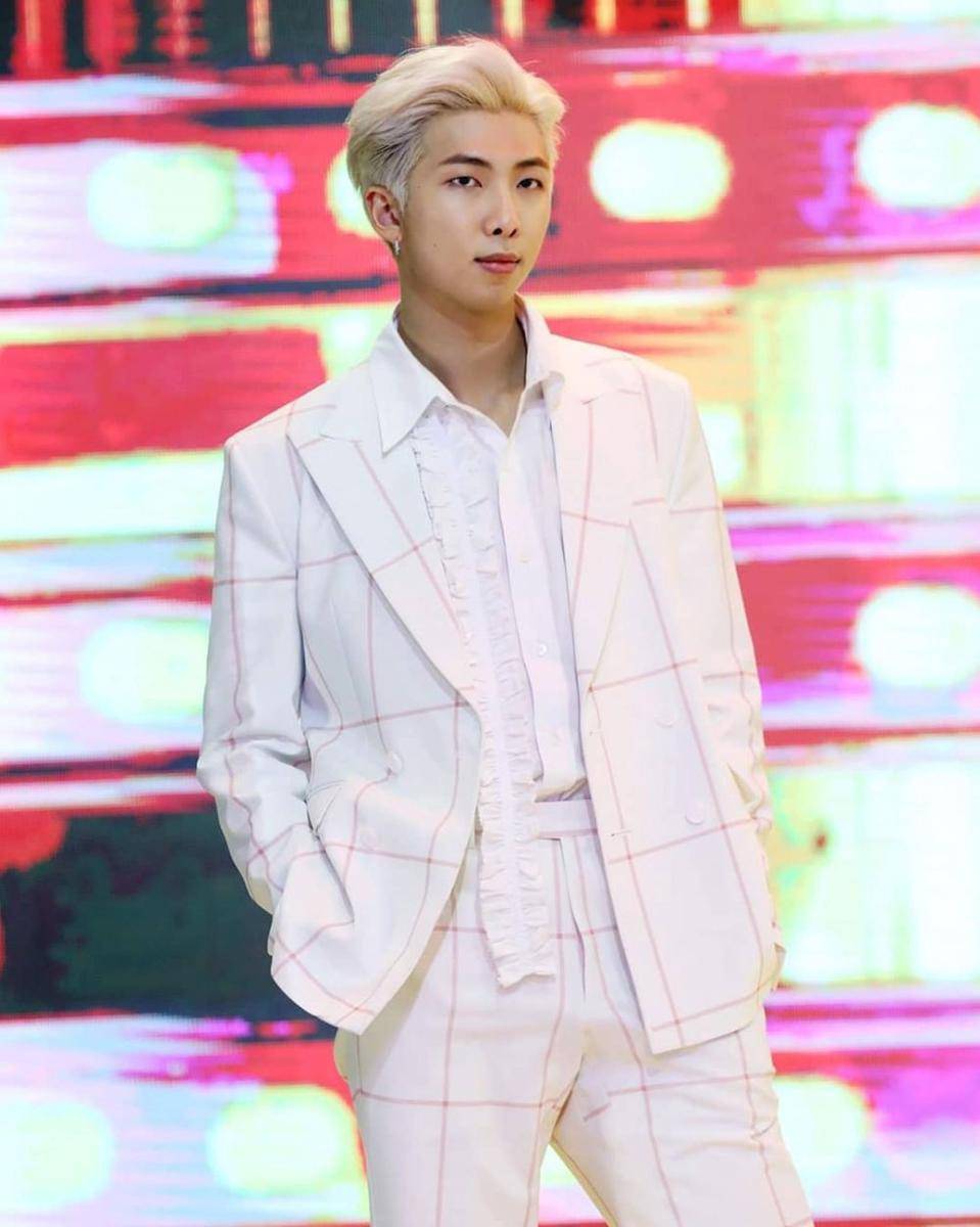Outfit semi formal look ala BTS (Instagram.com/bighit_ent)