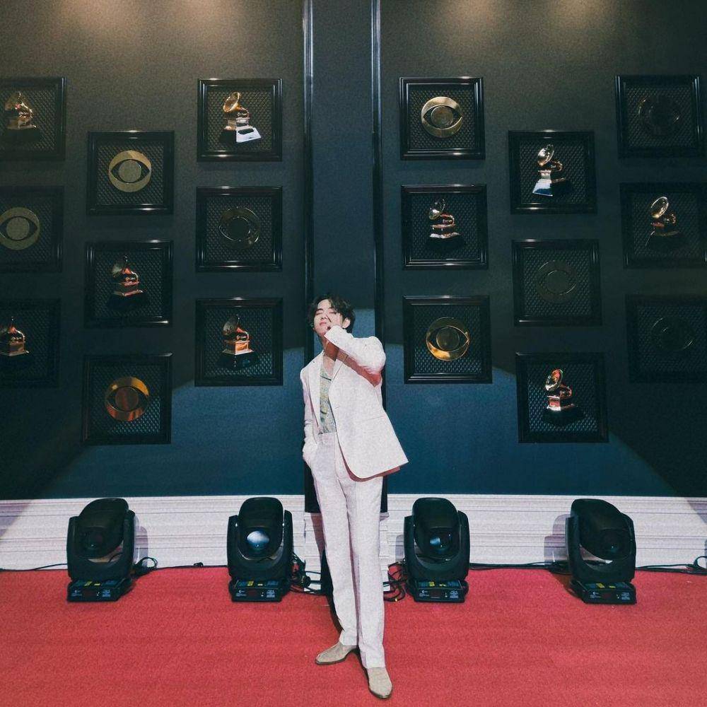 Outfit semi formal look ala BTS (Instagram.com/bighit_ent)