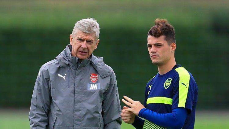 potret Arsene Wenger bersama Granit Xhaka (squawka.com)