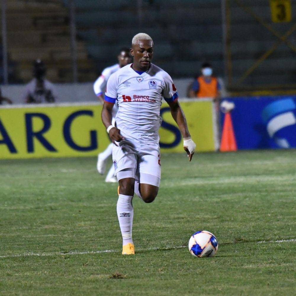 Deybi Flores saat membela CD Olimpia di Honduras. (instagram.com/deibyflores1)