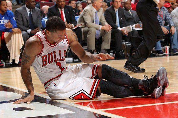Derrick Rose mengalami cedera ACL pada 2011. (sportige.com)