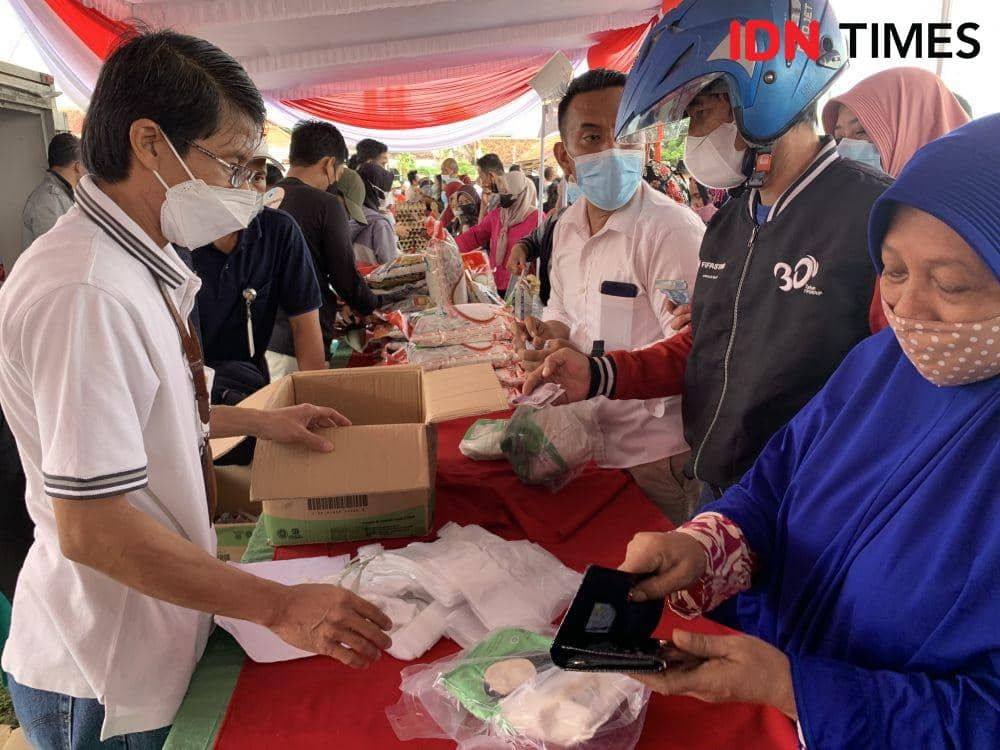 Lapak gula di pasar murah yang sudah mulai kehabisan stok. (IDN Times/Rohmah Mustaurida).