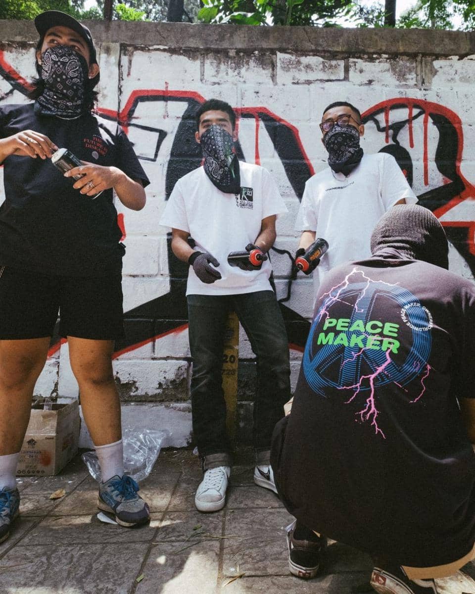The System Has Failed Us dan Deep Feelings (Dok. Owners Worldwide)