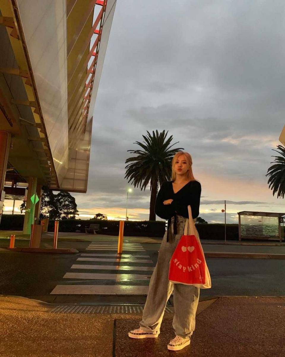 baggy clothes ala Rosé (instagram.com/roses_are_rosie)