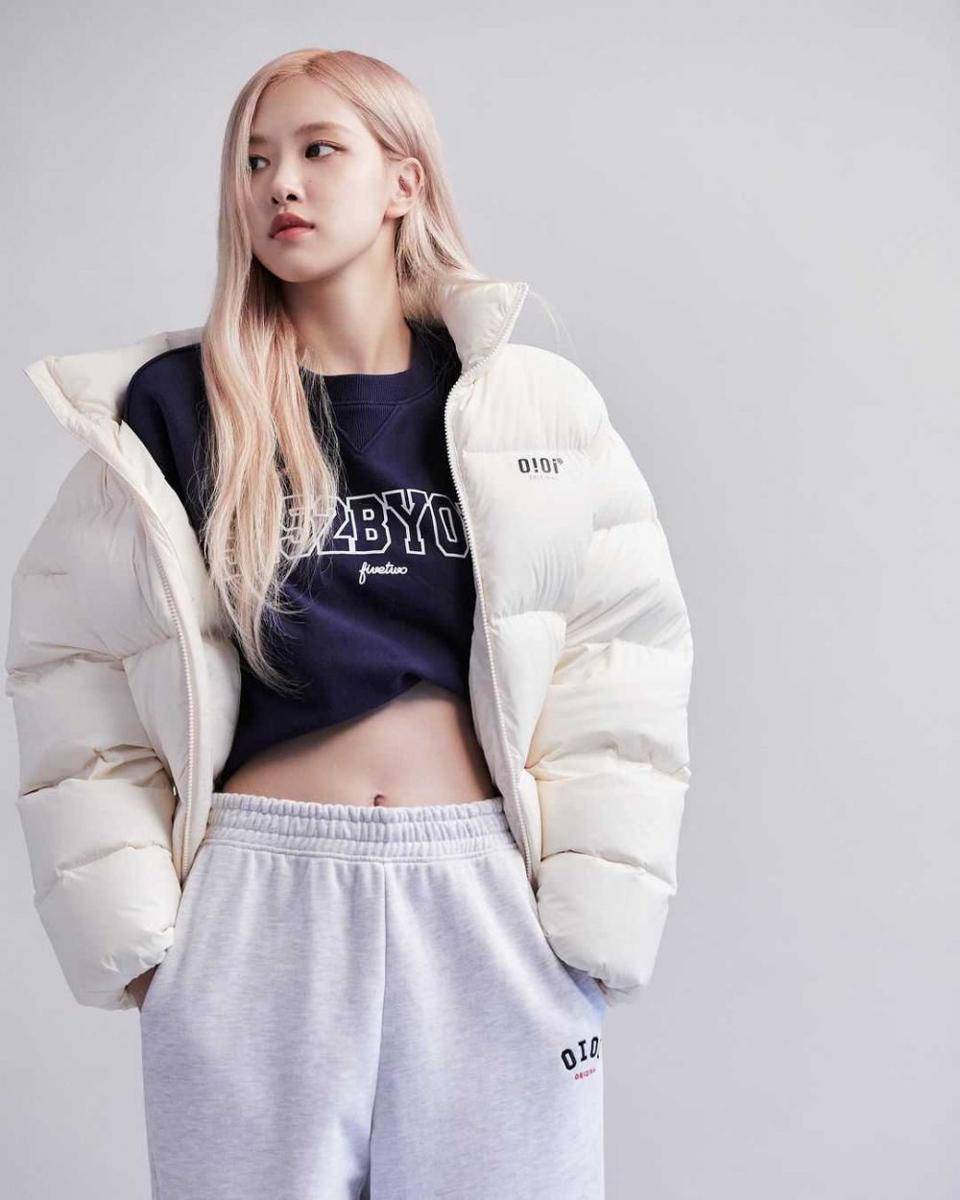 baggy clothes ala Rosé (instagram.com/roses_are_rosie)
