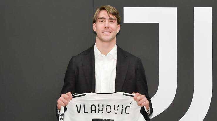 potret pemain baru Juventus, Dusan Vlahovic (skysports.com)