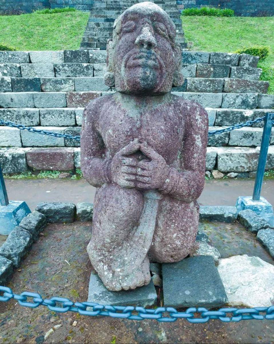 Arca di Candi Cetho (instagram.com/muh_alimaruf)