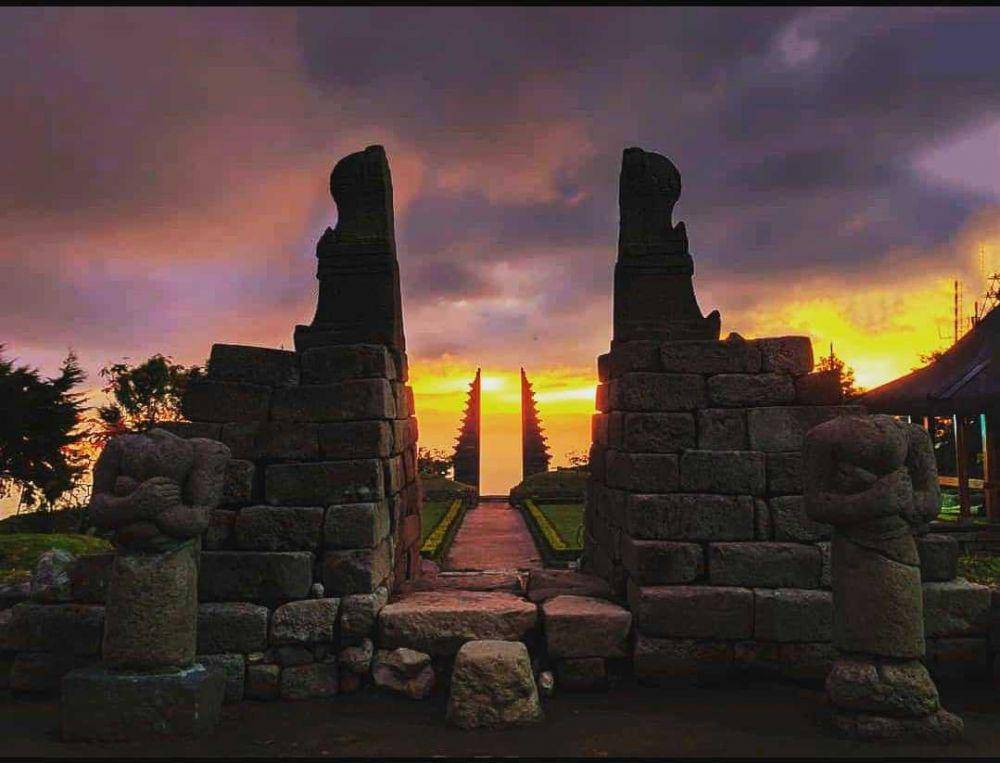 sunset di Candi Cetho (instagram.com/candicetho_)