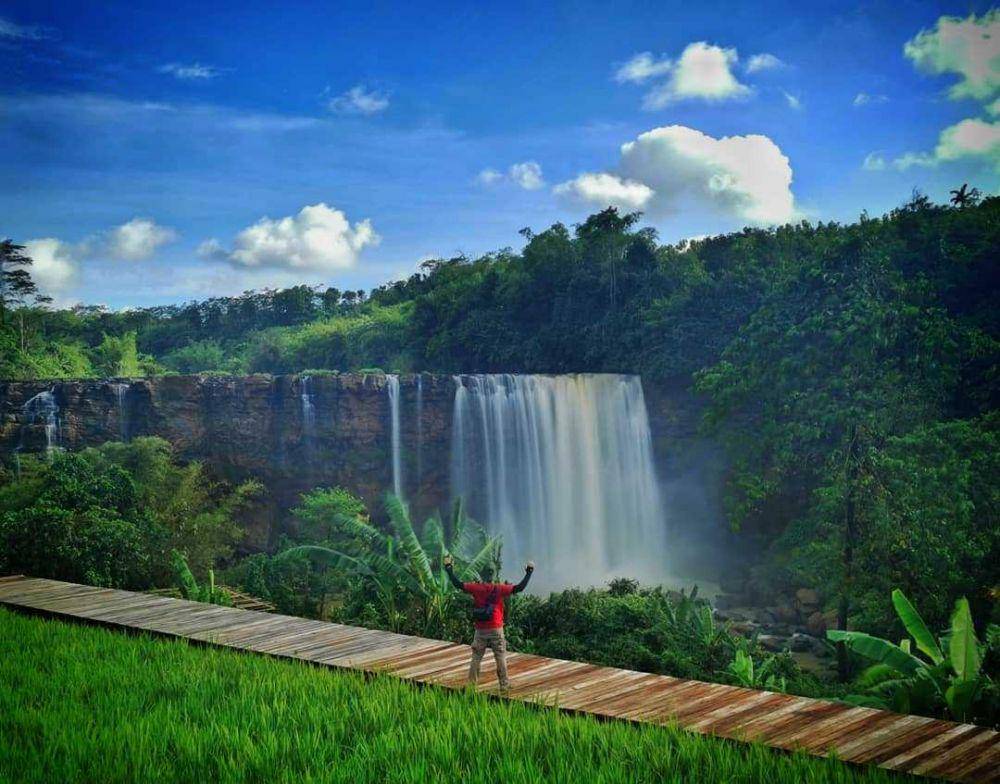 Curug Awang (instagram.com/jems_ngojay)