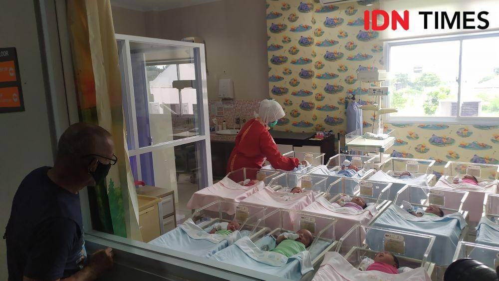 Bayi-bayi lahir tepat pada tanggal 2-2-2022 di RSIA Cahaya Bunda. (IDN Times/Wildan Ibnu)