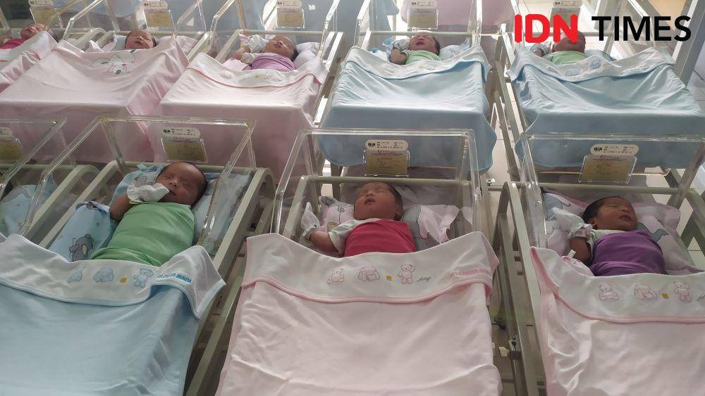 Bayi-bayi lahir tepat pada tanggal 2-2-2022 di RSIA Cahaya Bunda. (IDN Times/Wildan Ibnu)
