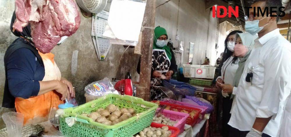 Bakso dari daging sapi dan ayam tak luput diperiksa oleh petugas dari DKPP Bantul.(IDN Times/Daruwaskita)