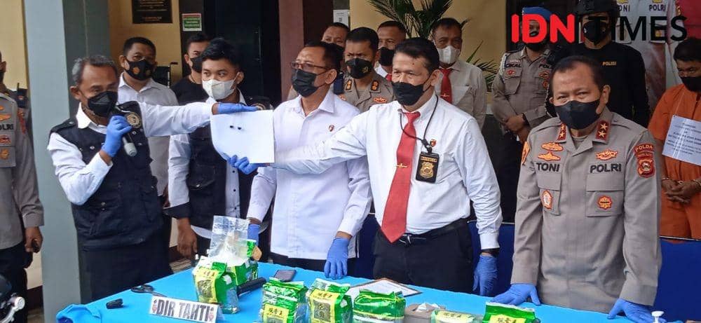 Polda Sumsel gagalkan penyelundupan 16 kilogram sabu dari Aceh ke Palembang (IDN Times/Rangga Erfizal)