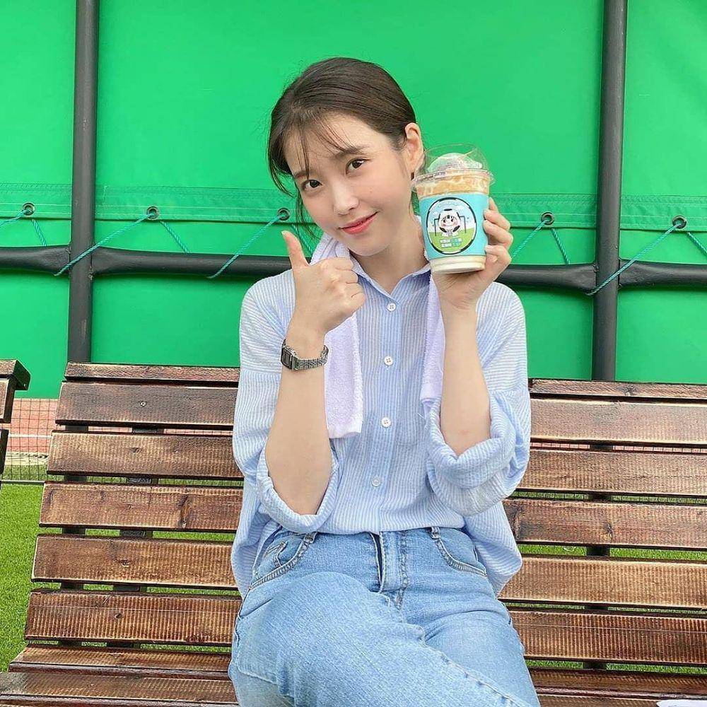 potret referensi padu padan outfit IU (instagram.com/iu_leejieun516)