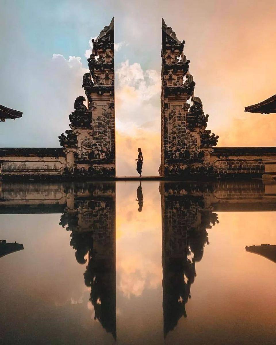 Pura Lempuyang (instagram.com/allyislia)