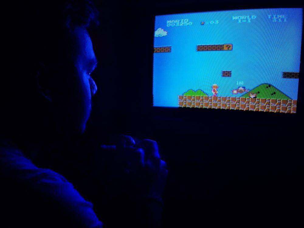 ilustrasi sinar blue light (pexels.com/Anurag Sharma)