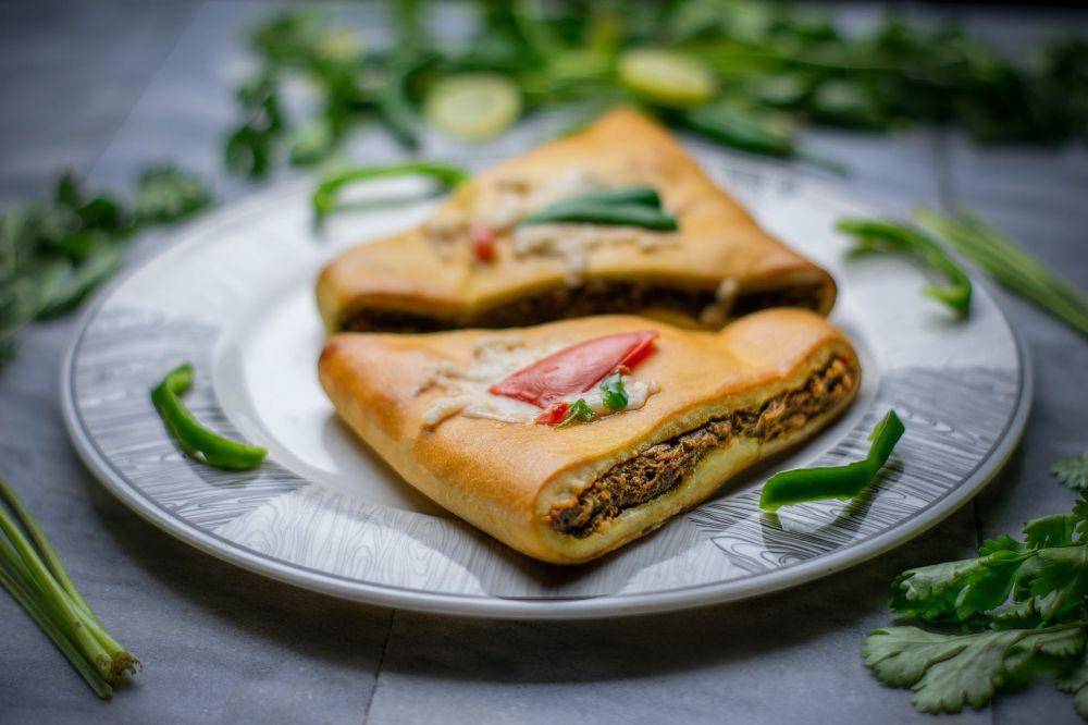 ilustrasi aneka olahan roti dan kornet (pexels.com/Qamar Rehman)
