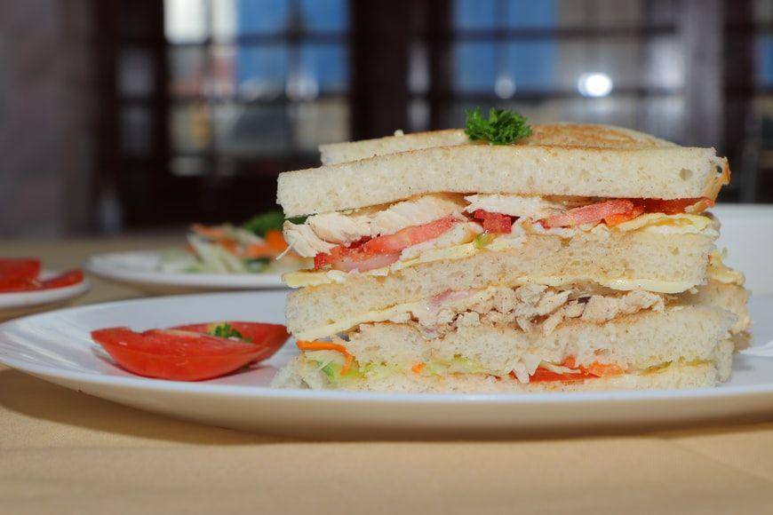 ilustrasi sandwich kornet (unsplash.com/JITHESH RAJAN)