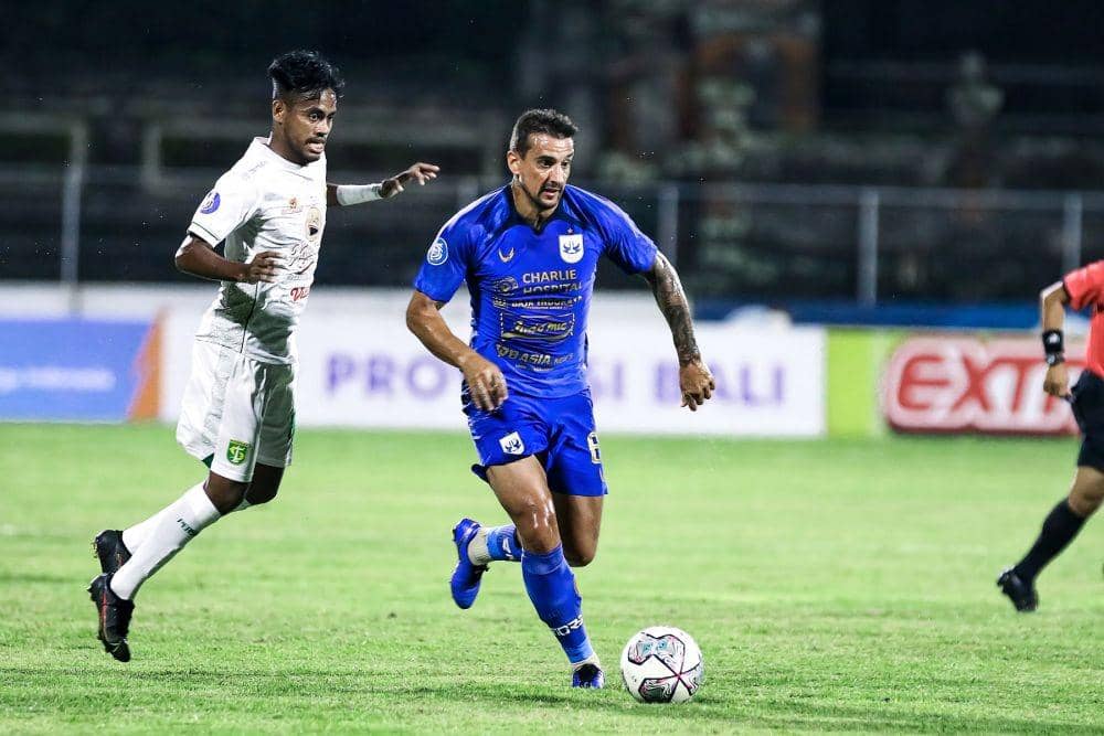 Pertandingan PSIS Semarang melawan Persebaya Surabaya di pekan ke-22 putaran kedua BRI Liga 1 2021/2022 di Stadion I Gusti Ngurah Rai Denpasar Bali, Rabu (3/2/2022). (dok. PSIS Semarang)