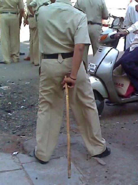 kelakuan kocak polisi India (reddit.com/notmanch_u)