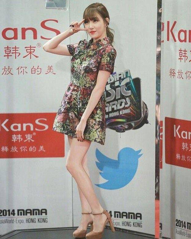 dress ala Tiffany SNSD (instagram.com/snsdoutfit)