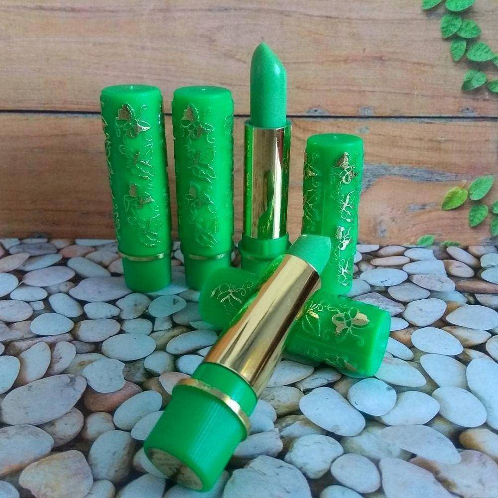 item makeup jadul (instagram.com/mei_meitoko)