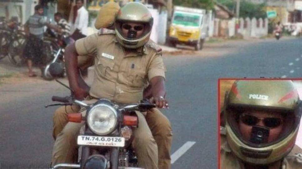 kelakuan kocak polisi India (reddit.com/notmanch_u)